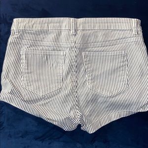 H&M BLACK AND WHITE STRIPED SHORTS SIZE 8